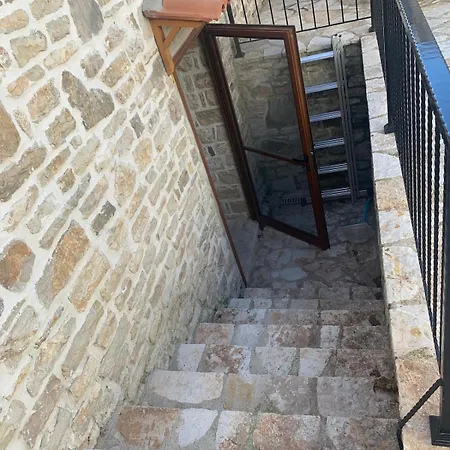 Amprosio-qeparo Villa *